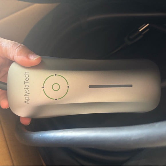 Portable EV Charger Level 1, 15Amp 110V, Electric Vehicle Charger 21Ft Extension - Picture 5 of 9